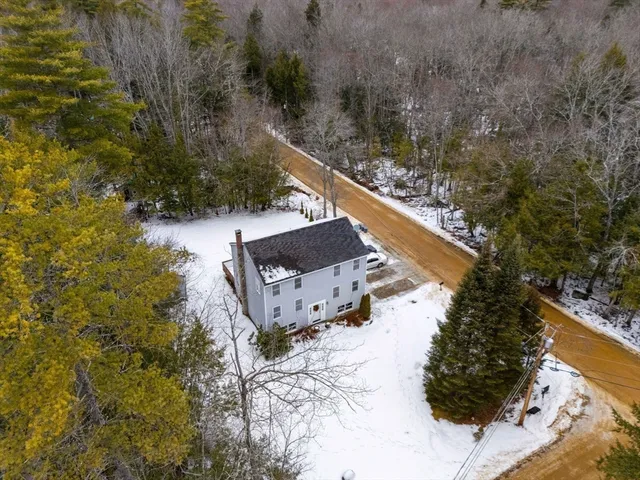a view of a back yard