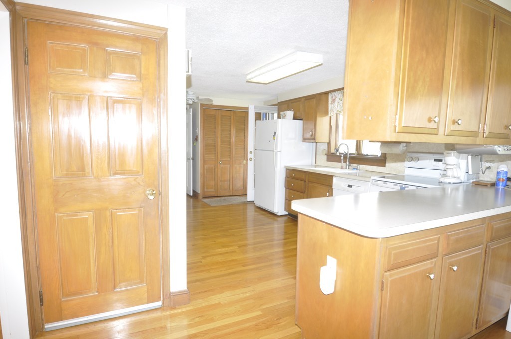 2 Cabot Road Danvers, MA 01923 - Photo 4 of 24 Gallery Image 4