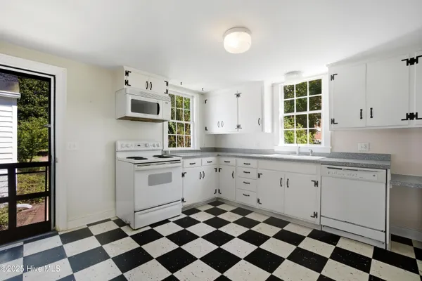 $549,000 | 206 West Eden Street, Edenton, NC 27932