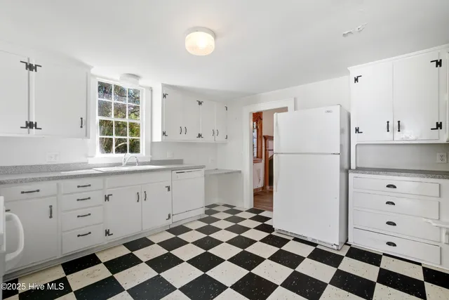 $549,000 | 206 West Eden Street, Edenton, NC 27932