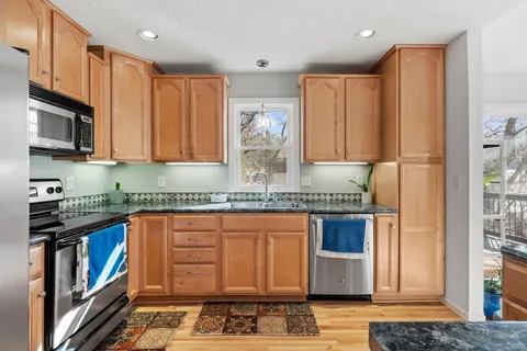 $415,000 | 13409 Arden Circle, Burnsville, MN 55337