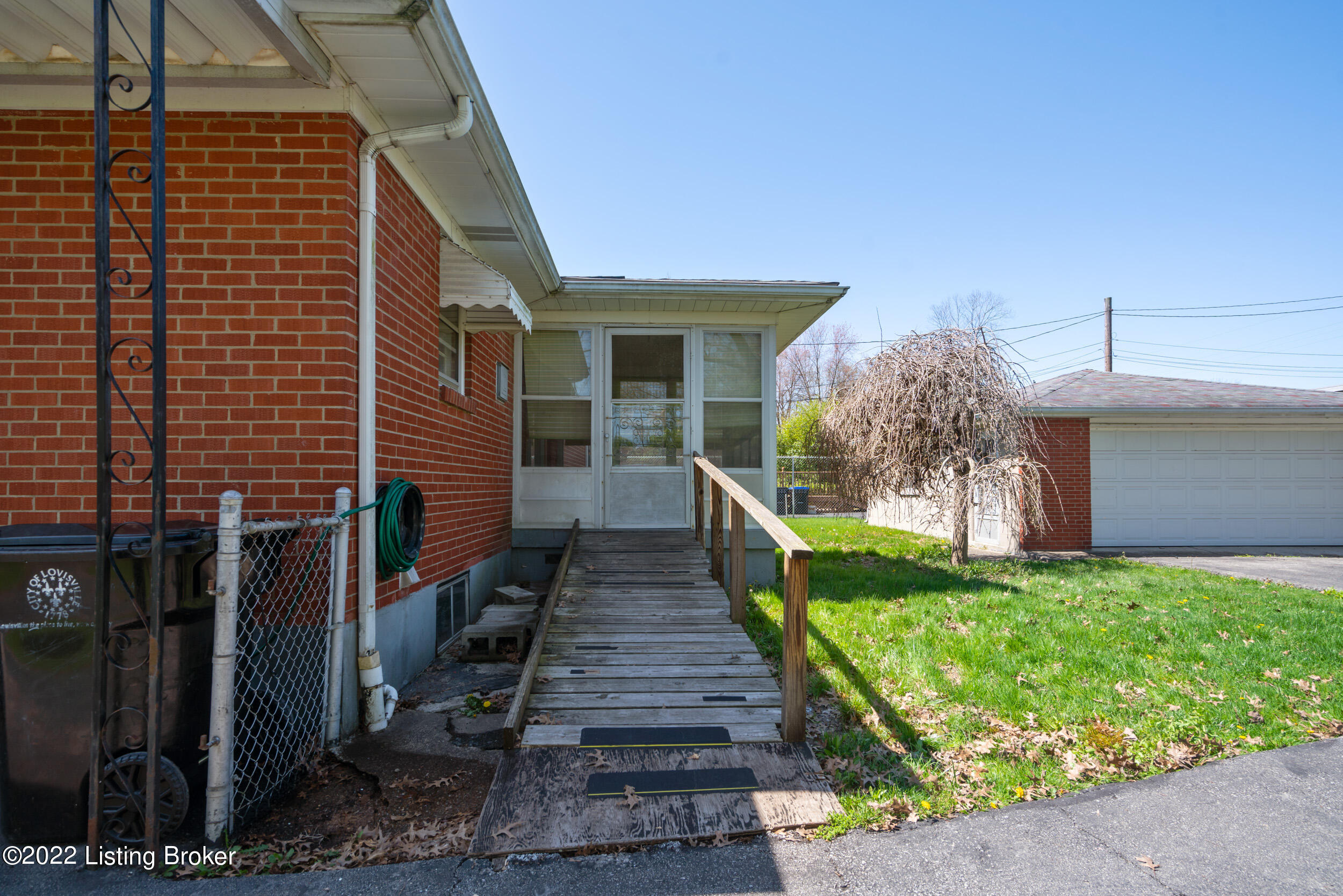 1045 Clayborne Road Louisville, KY 40214 - Photo 41 of 48 1045 Clayborne Road-06