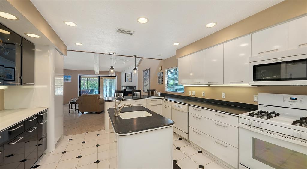 3131 Bayou Sound Longboat Key, FL 34228 - Photo 20 of 43
