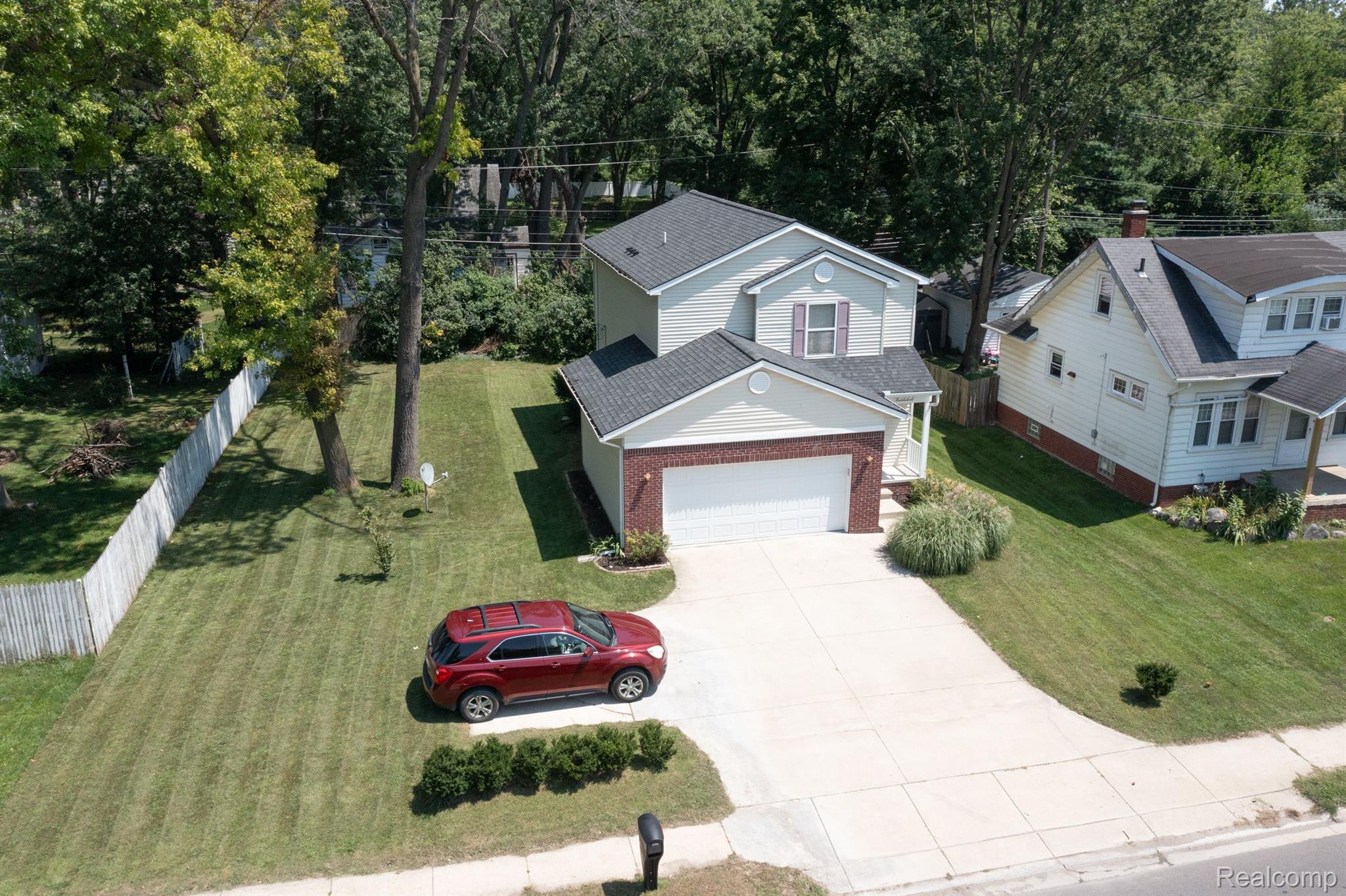 21116 Middlebelt Road Farmington, MI 48336 - Photo 41 of 43 Summer Aerial Image