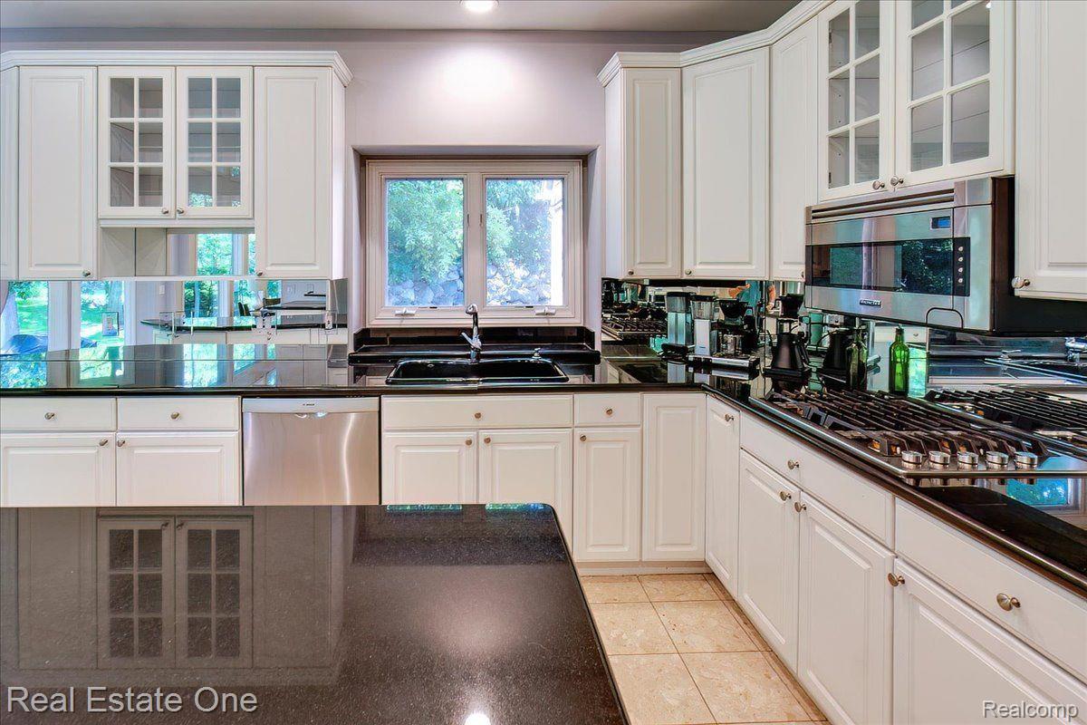 5016 Stonehenge Drive Rochester, MI 48306 - Photo 31 of 82 Gallery Image 31