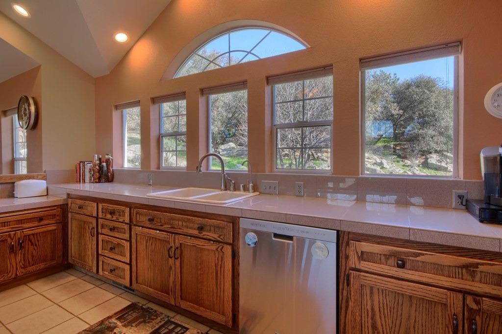 32510 Sunset Ridge Road East Coarsegold, CA 93614 - Photo 10 of 39 Gallery Image 10
