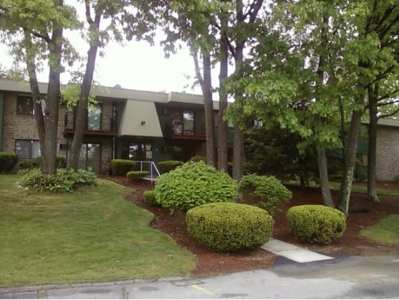 5 Strawberry Bank Road, Unit 4 Nashua, NH 03062 - Photo 1 of 7