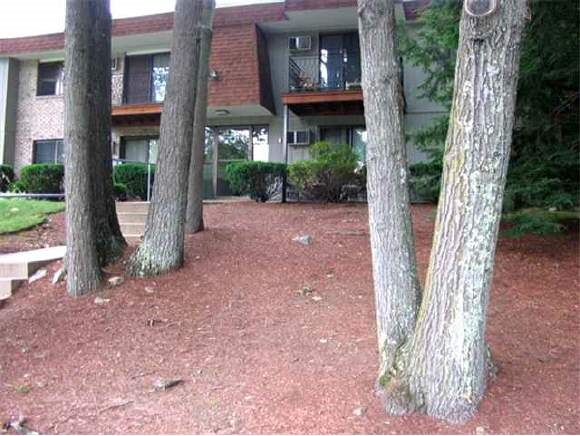 5 Strawberry Bank Road, Unit 4 Nashua, NH 03062 - Photo 2 of 7
