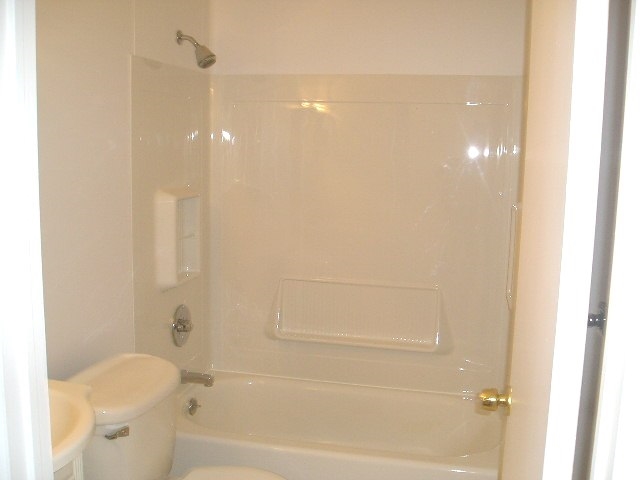 5 Strawberry Bank Road, Unit 4 Nashua, NH 03062 - Photo 3 of 7