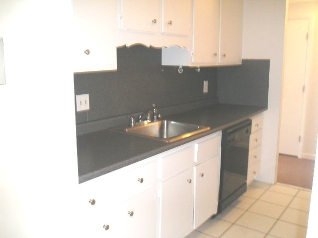 5 Strawberry Bank Road, Unit 4 Nashua, NH 03062 - Photo 6 of 7