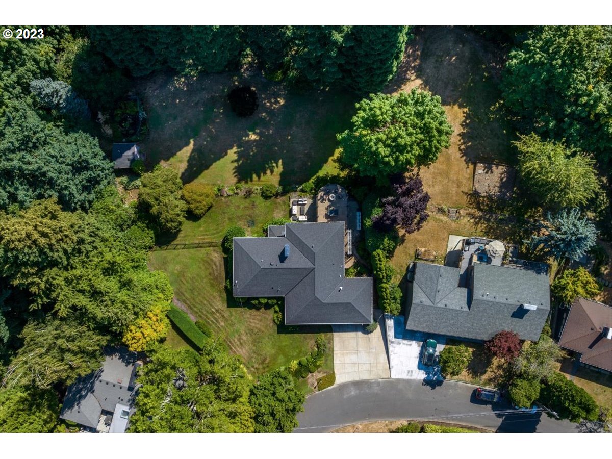 7901 Southwest Ruby Terrace Portland, OR 97219 - Photo 36 of 44 Gallery Image 36