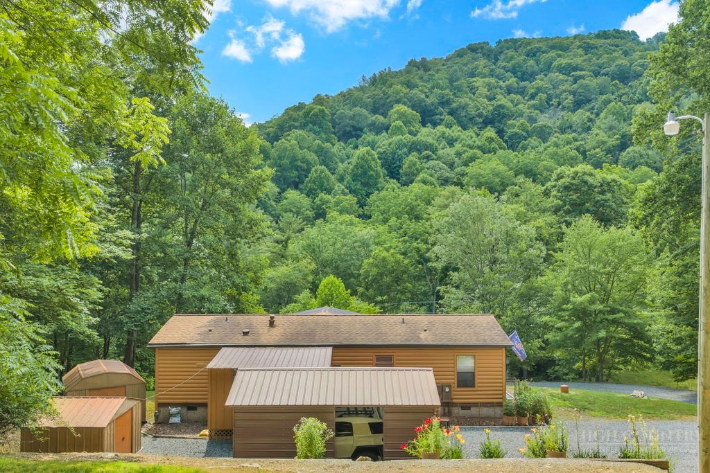 488 Wards Branch Road Sugar Grove, NC 28679 - Photo 5 of 27