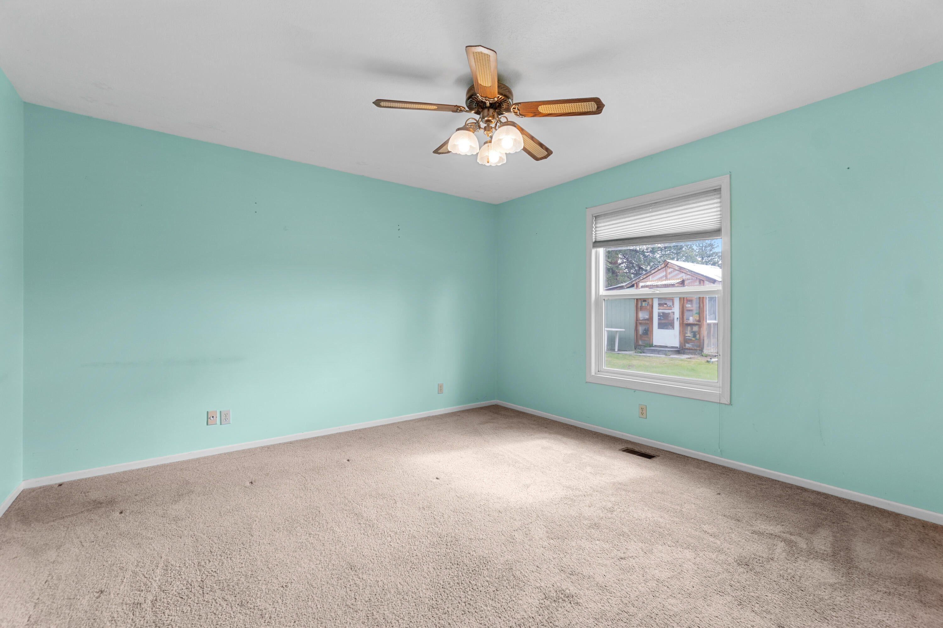 60518 Billadeau Road Bend, OR 97702 - Photo 28 of 57 44