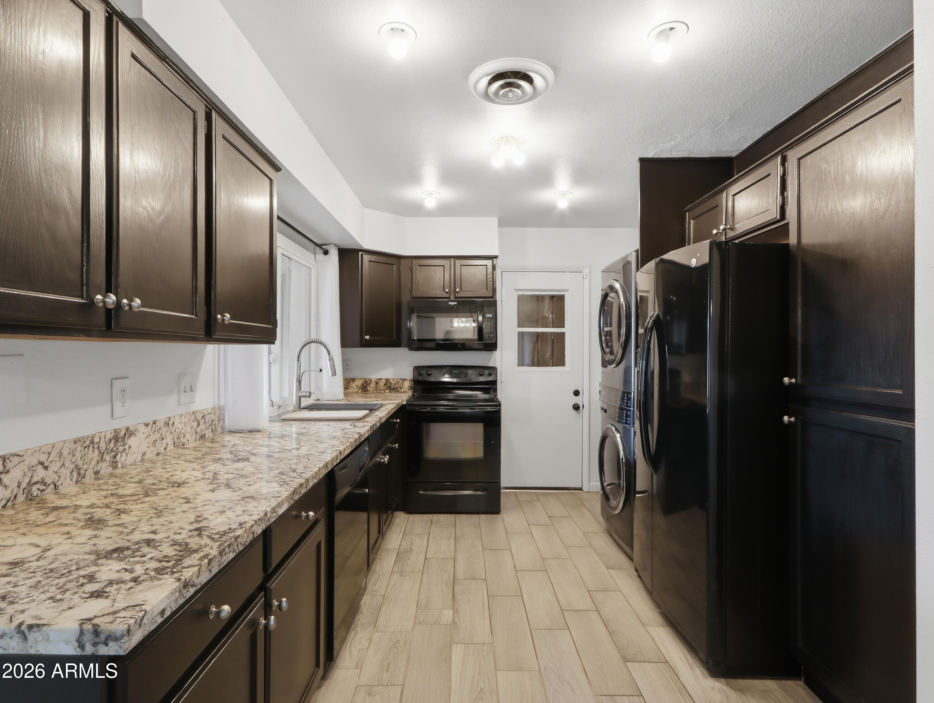 3749 West Dailey Street Phoenix, AZ 85053 - Photo 8 of 38 Dailey-8