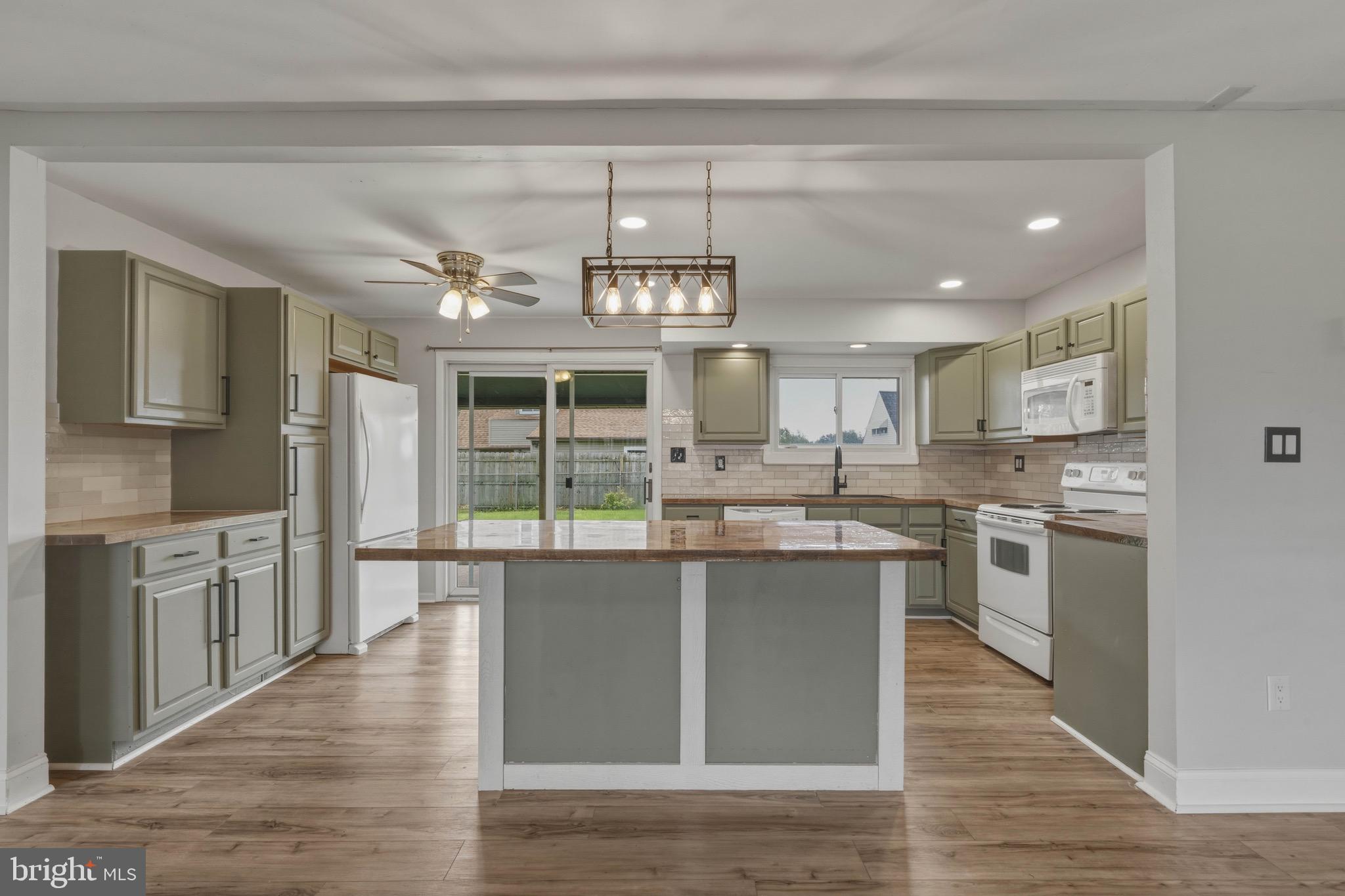 18 Tinder Road Levittown, PA 19056 - Photo 7 of 31 Gallery Image 7