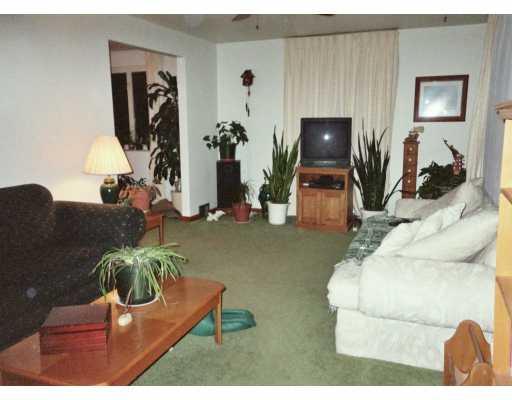 210 Manor Road Wexford, PA 15090 - Photo 3 of 8 Living Room.