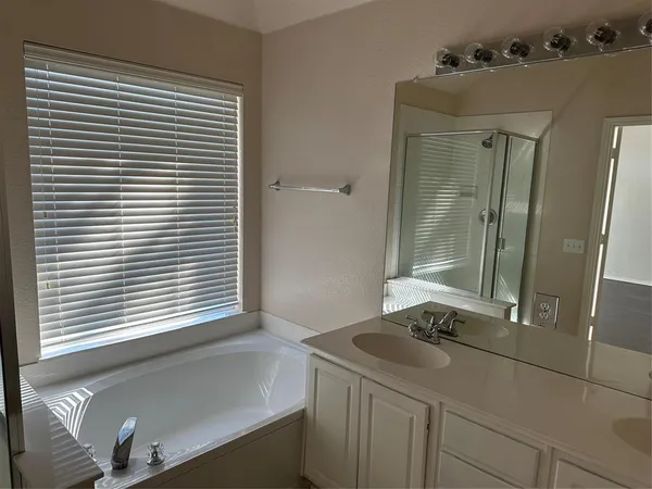 $2,395 | 2805 Ariel Cove, McKinney, TX 75070