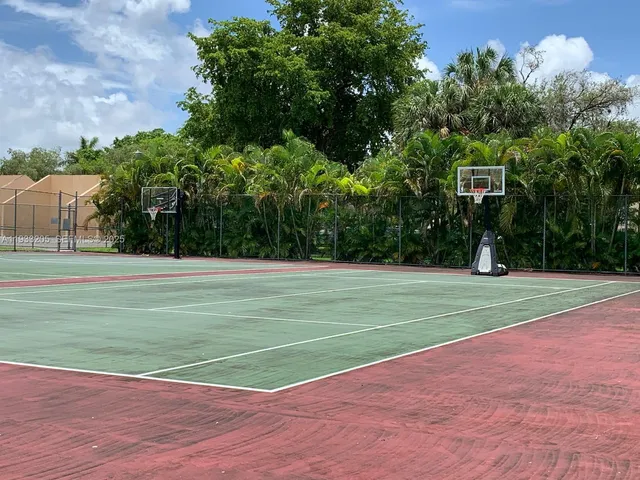 a view of a tennis court
