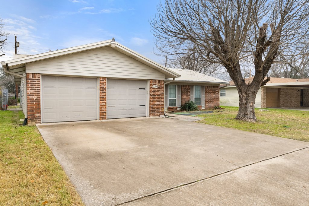 2204 Smith Avenue Taylor, TX 76574 - Photo 2 of 40 Well established, quiet neighborhood.