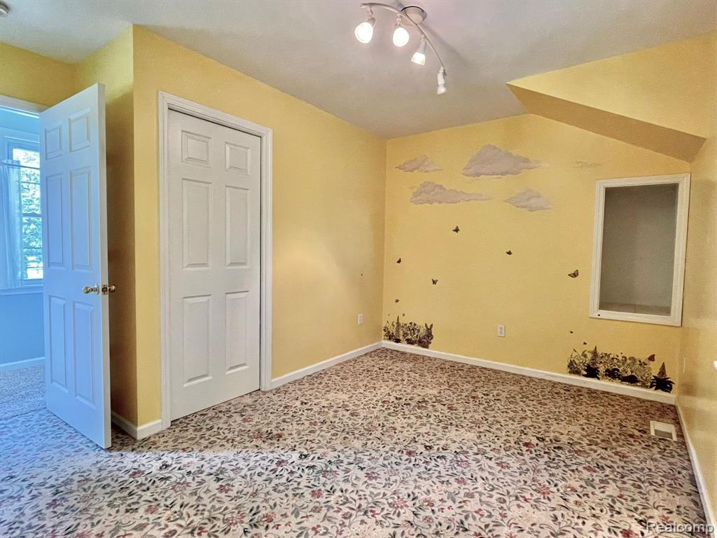 2807 Gravel Ridge Drive Rochester Hills, MI 48307 - Photo 23 of 45