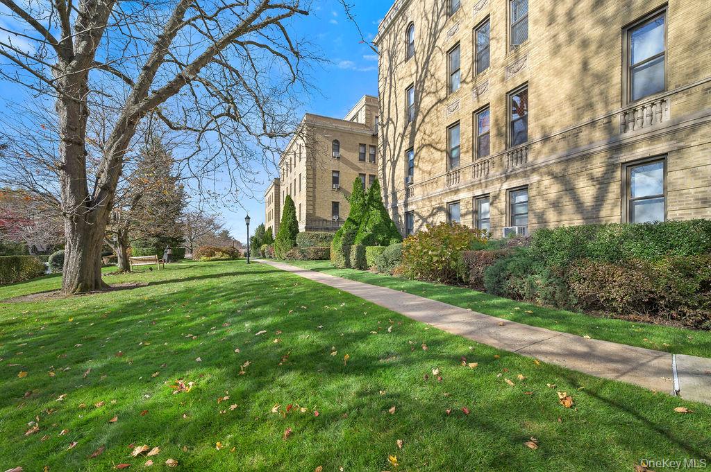 43 Calton Road, Unit 5C New Rochelle, NY 10804 - Photo 26 of 32 Surrounding community featuring a yard