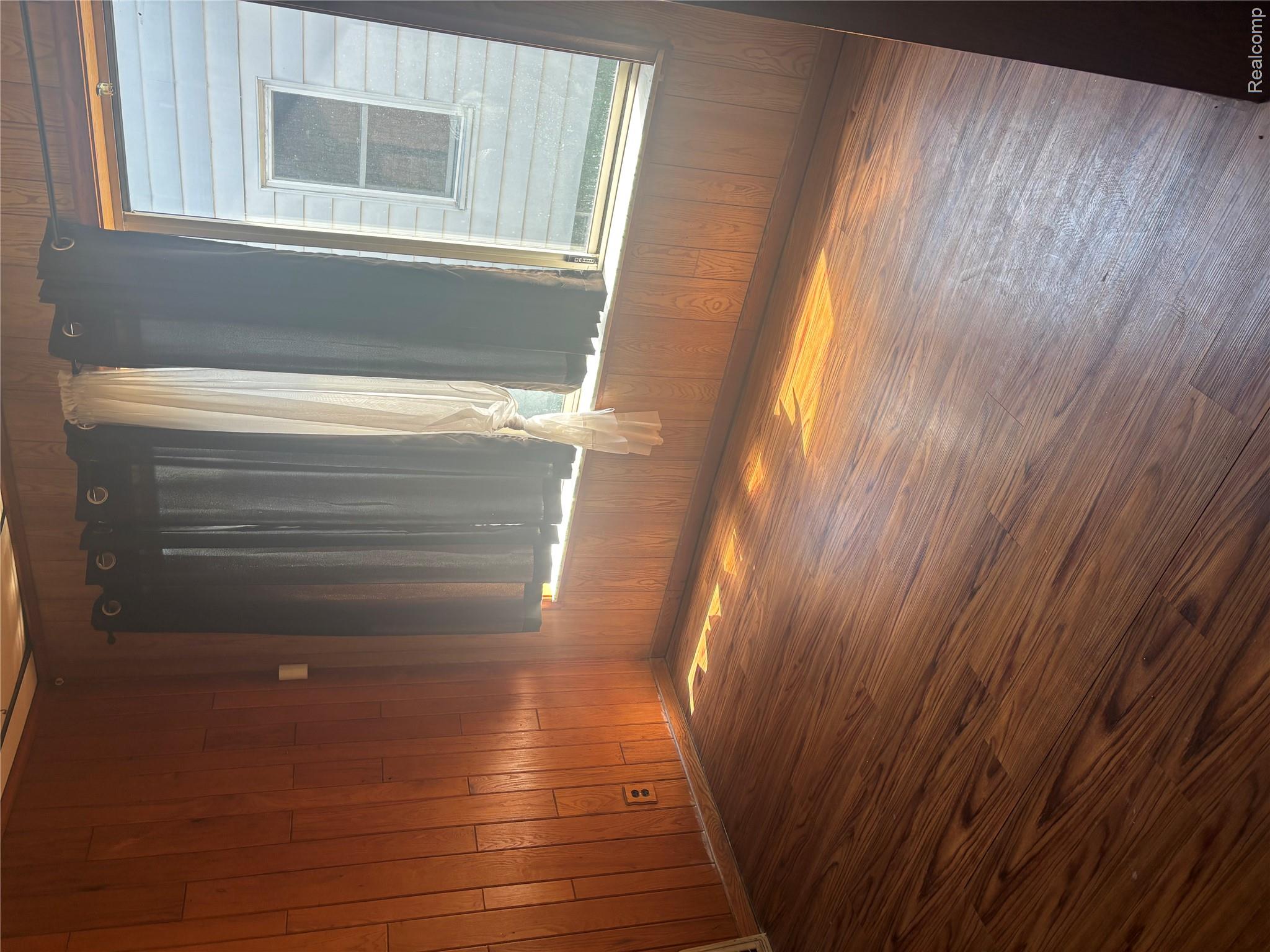 1122 Simcoe Avenue Flint, MI 48507 - Photo 10 of 21 IMG_1171.jpeg