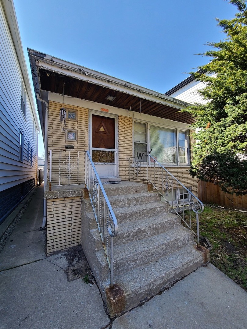 3008 North Spaulding Avenue Chicago, IL 60618 - Photo 2 of 8
