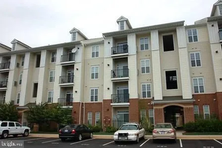 $1,900 | 21222 McFadden Square, Unit 310, Sterling, VA 20165