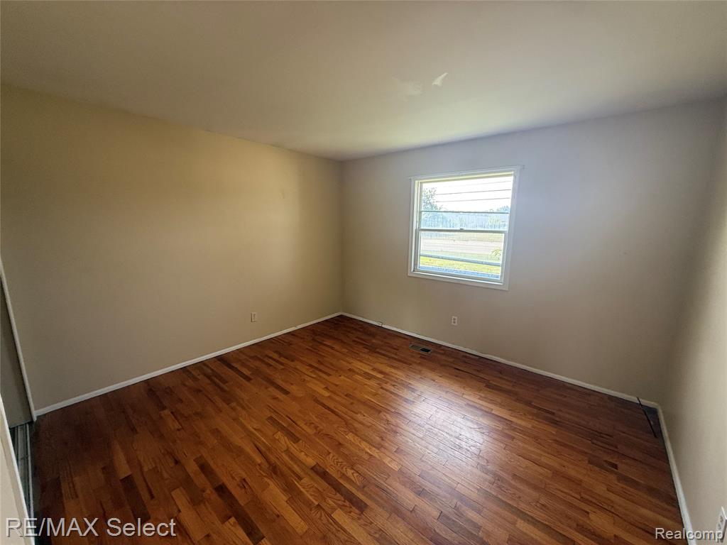 3040 West Hill Road Flint, MI 48507 - Photo 13 of 24