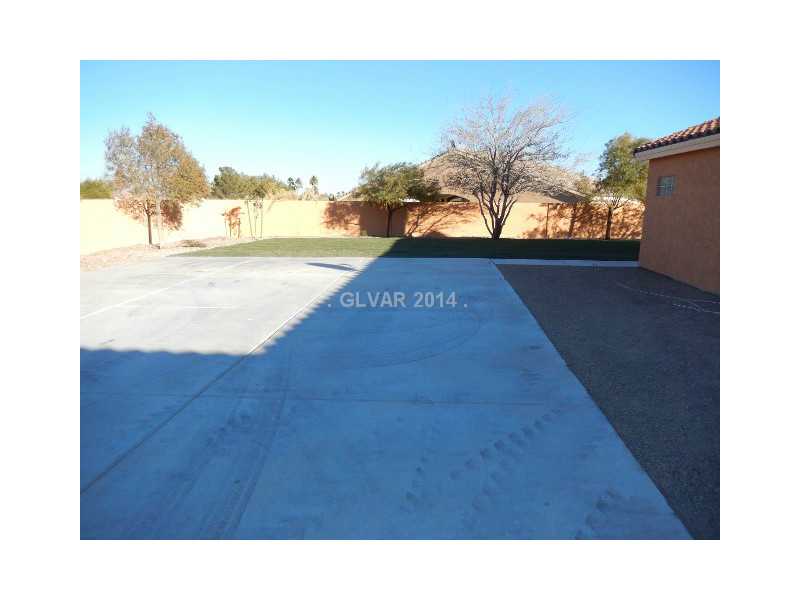 8655 West Ann Road Las Vegas, NV 89149 - Photo 25 of 26 Yard/Garden.