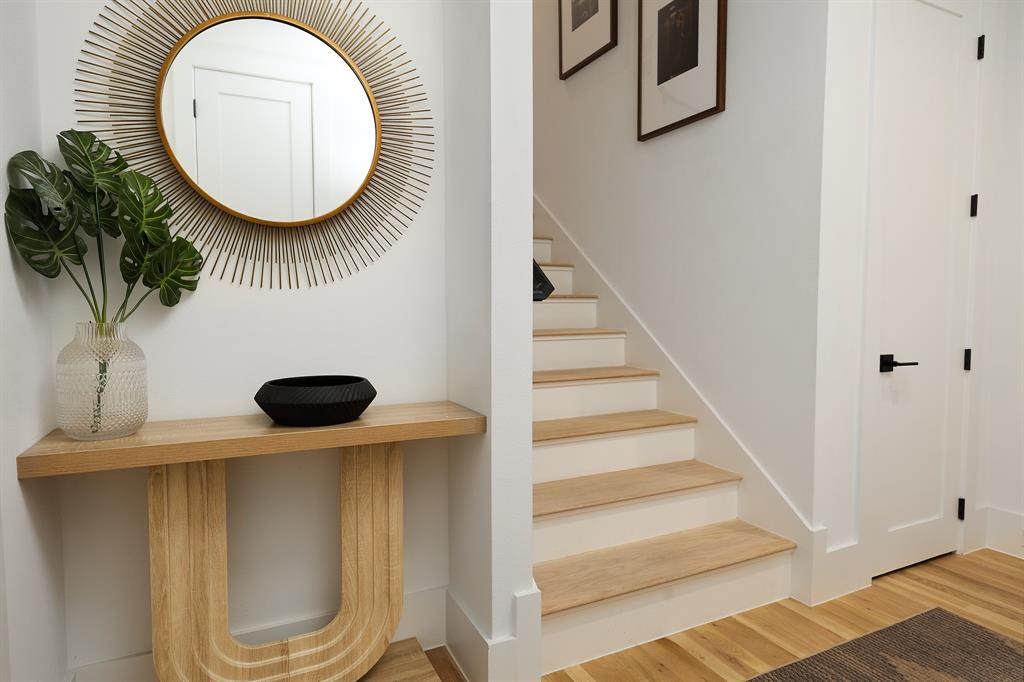 1844 Mecca Street Dallas, TX 75206 - Photo 3 of 33 Elegant entry wecomes you home