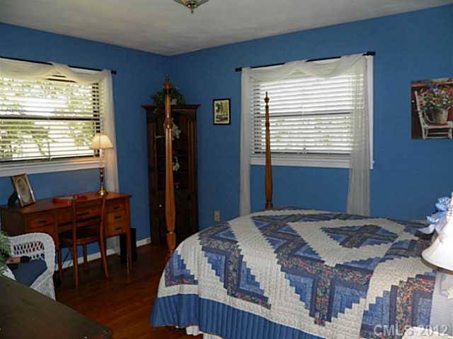 8001 Larkhaven Road Charlotte, NC 28216 - Photo 12 of 15 Gallery Image 12