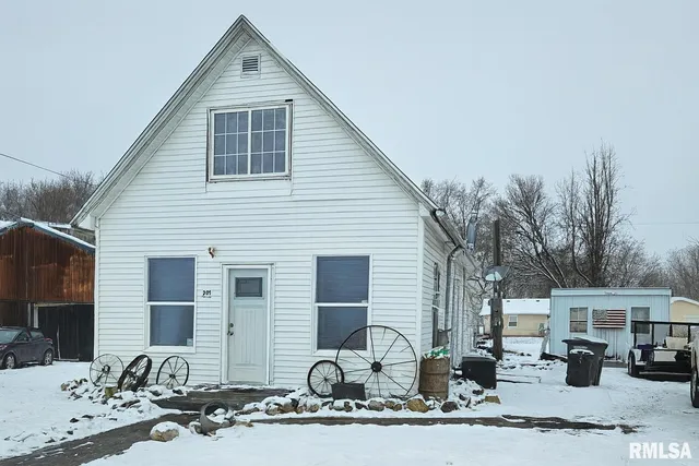 $54,900 | 201 East May Street, Joy, IL 61260