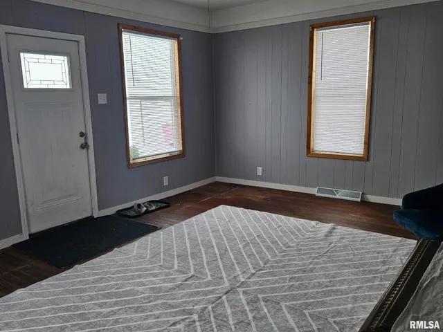 $54,900 | 201 East May Street, Joy, IL 61260