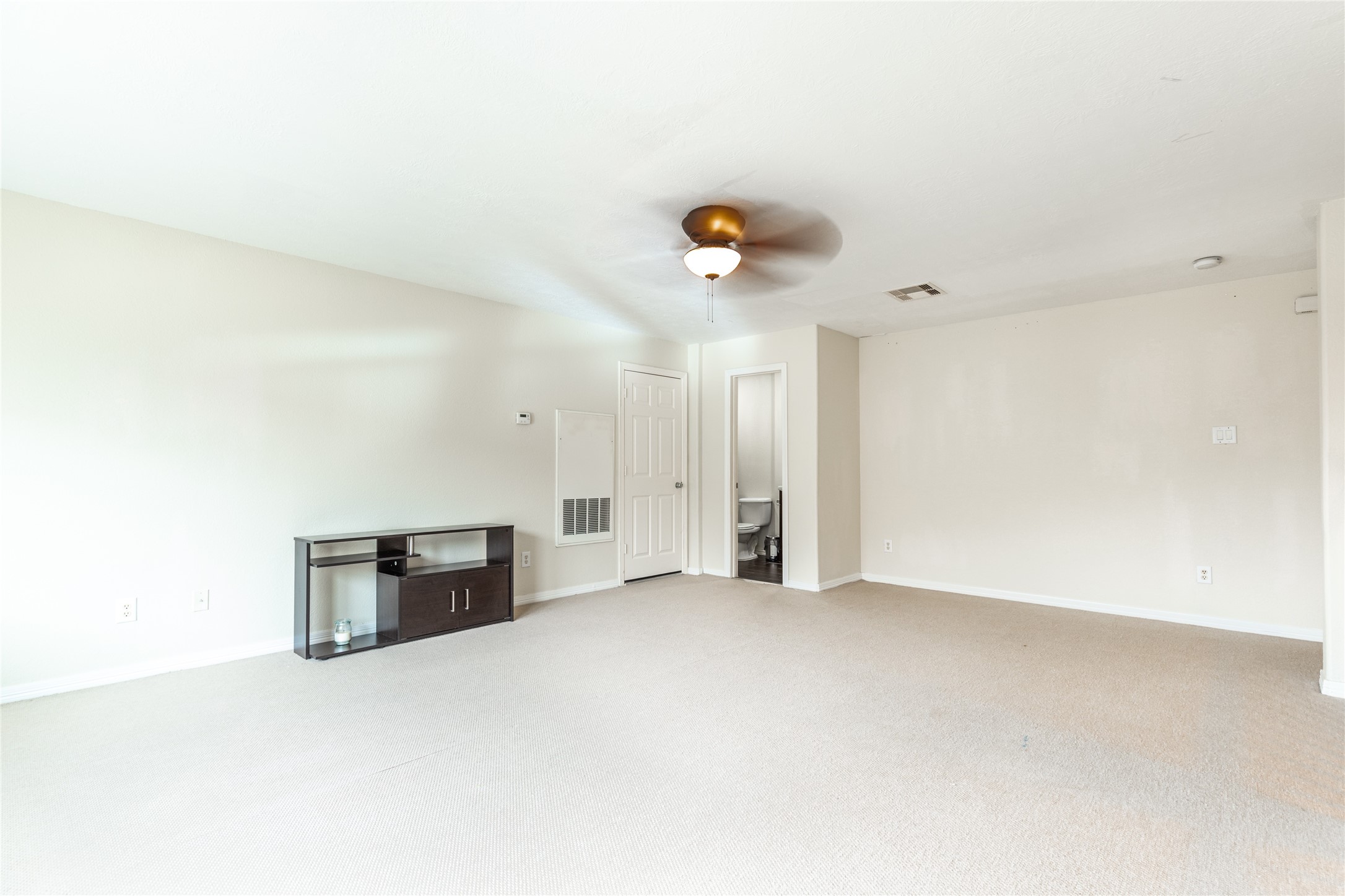 2923 Royal Oaks Crest Houston, TX 77082 - Photo 28 of 31 an empty room with windows