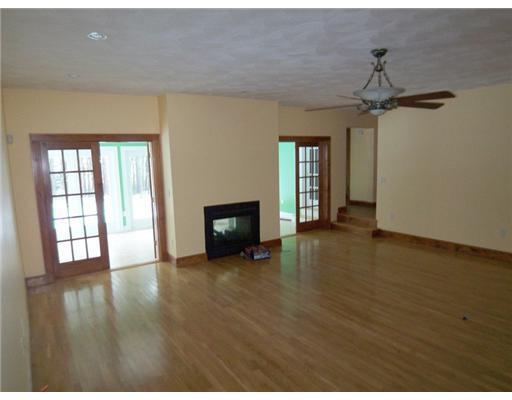 19 Port Road Kennebunk, ME 04043 - Photo 5 of 19 Living Room.