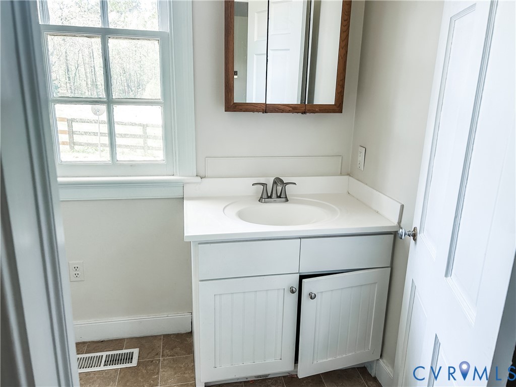 1346 Hockett Road Manakin-Sabot, VA 23103 - Photo 20 of 25 Bathroom featuring baseboards, visible vents, tile
