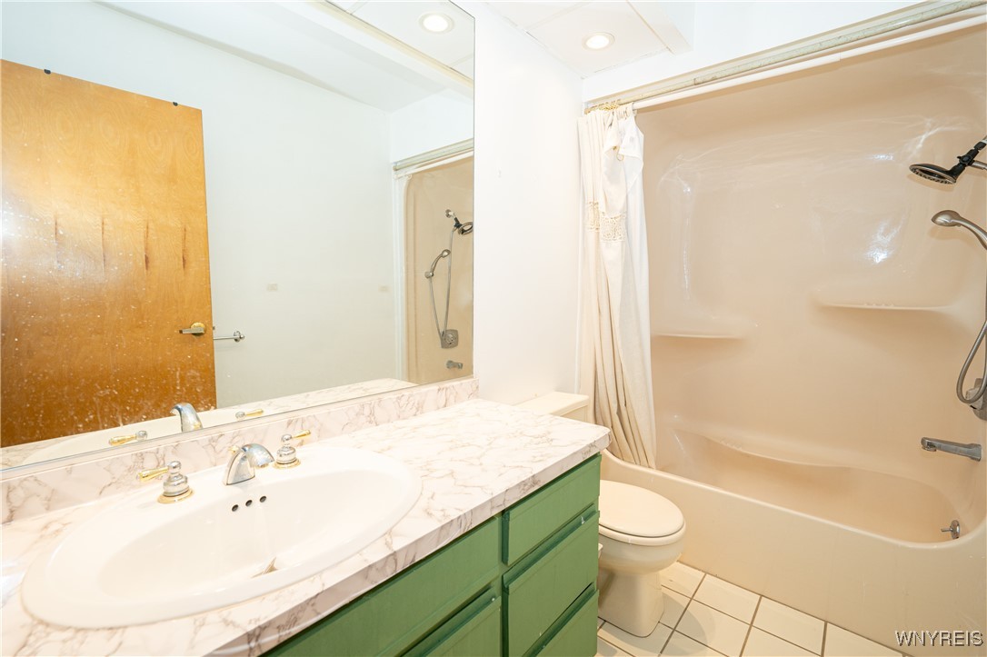 1115 Youngs Road, Unit H Amherst, NY 14221 - Photo 16 of 49