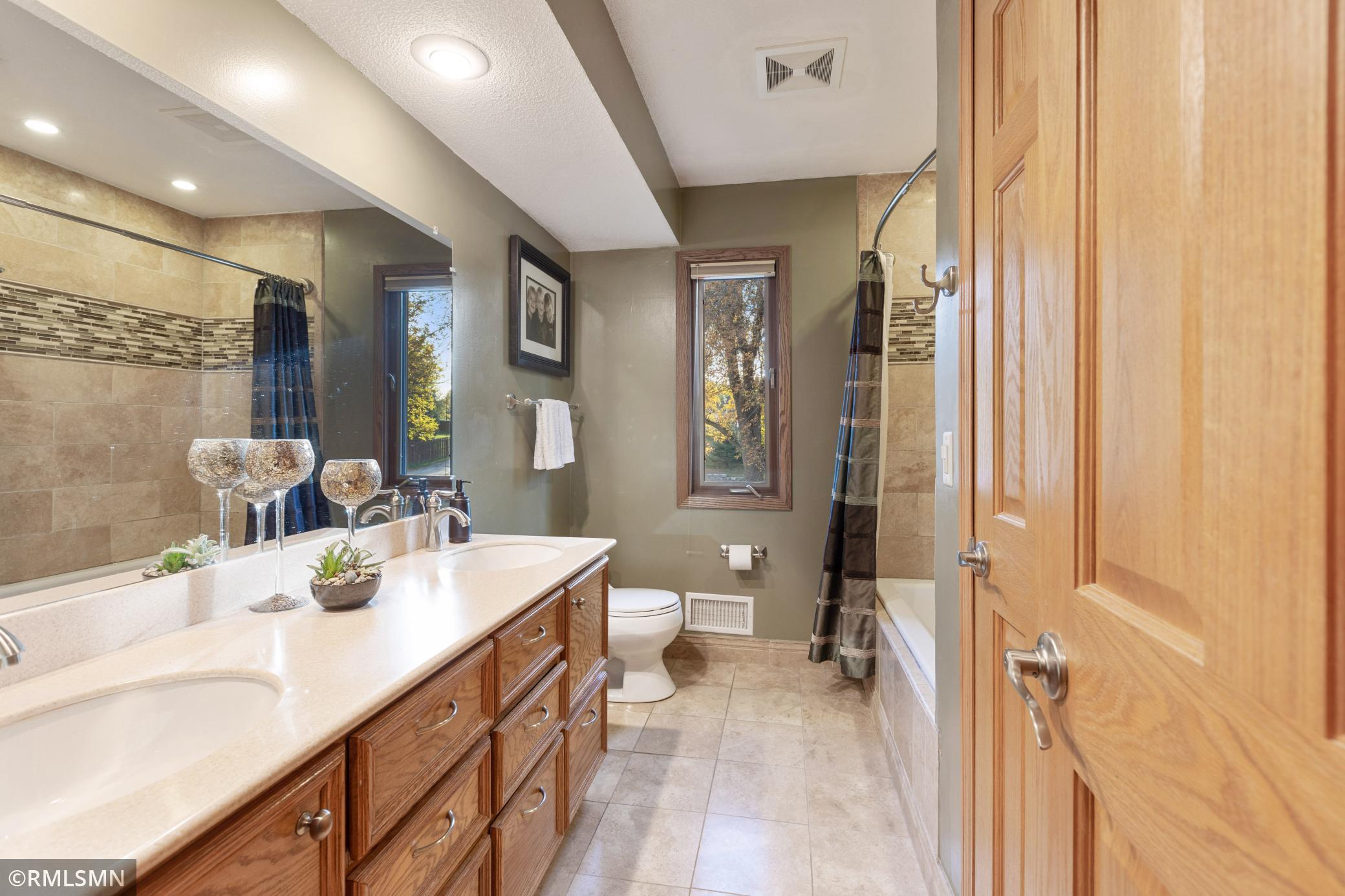 3897 Blackhawk Road Eagan, MN 55122 - Photo 17 of 21 Gallery Image 17