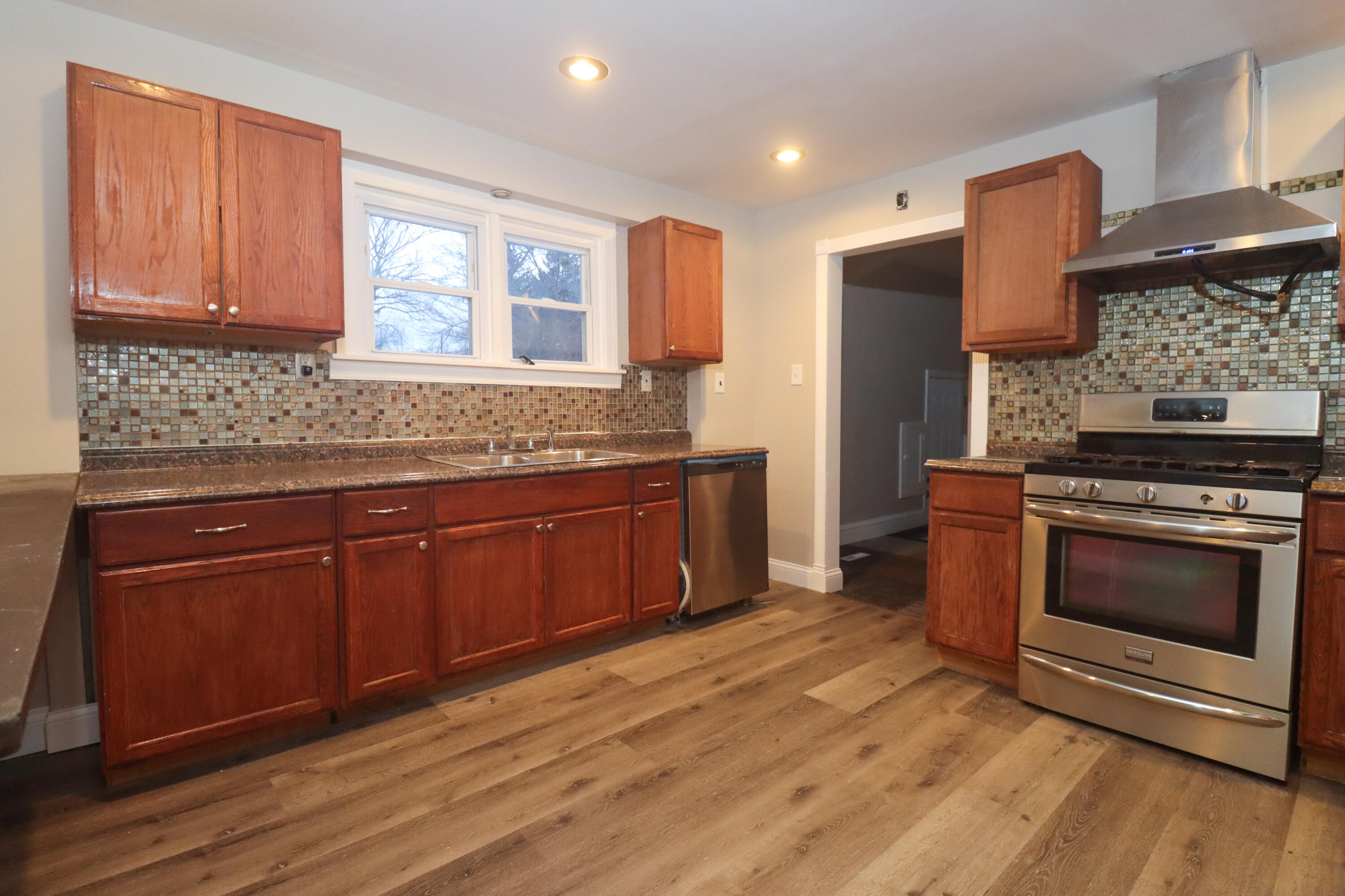 5113 North 55th Street Milwaukee, WI 53218 - Photo 6 of 19 5113 N 55th St-8