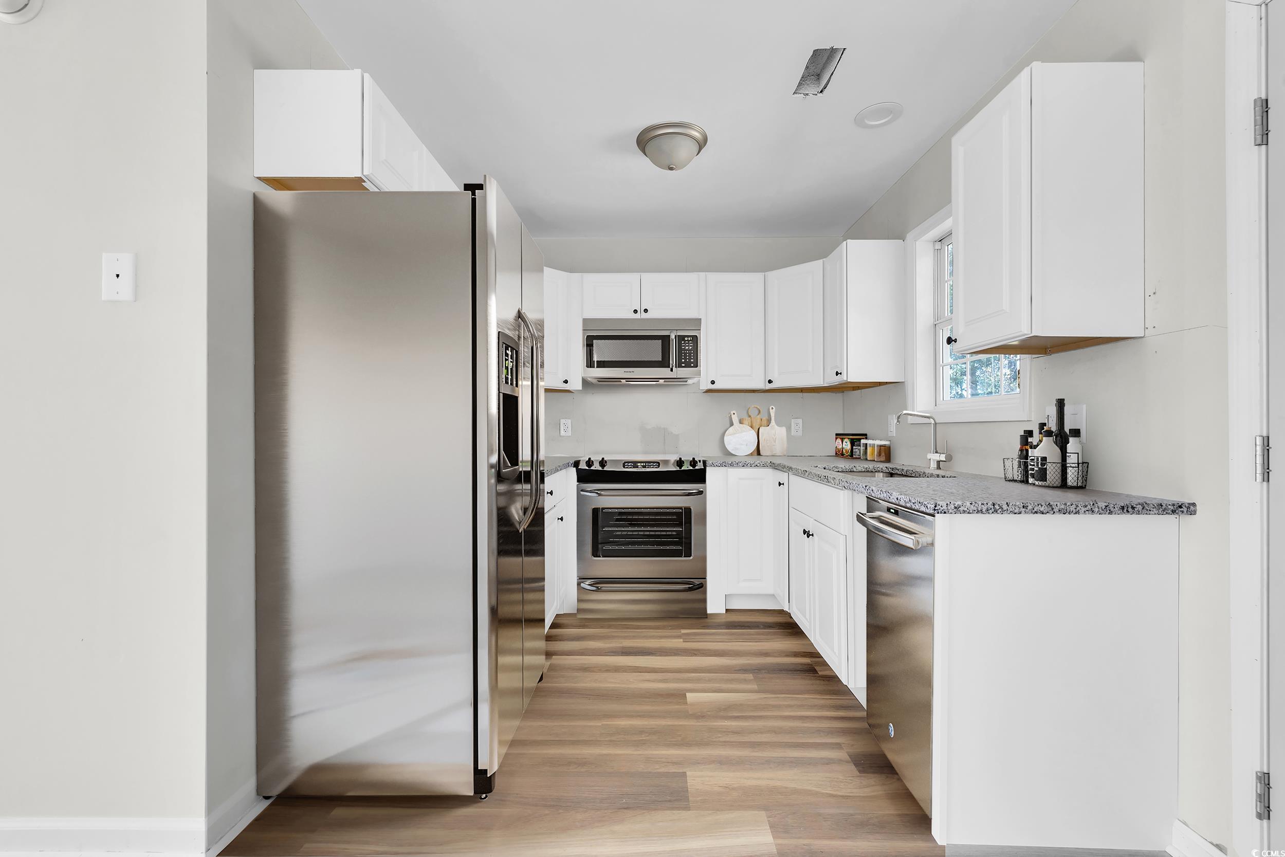 1960 Hampton Street Georgetown, SC 29440 - Photo 5 of 22 Kitchen featuring appliances with stainless steel
