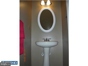 2 Jamie Court Clementon, NJ 08021 - Photo 2 of 11 Bathroom