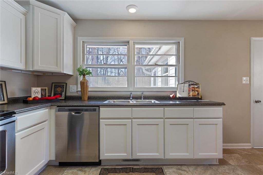 415 Penry Road Greensboro, NC 27405 - Photo 9 of 24 Gallery Image 9