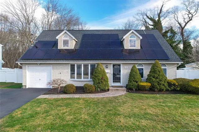 $739,999 | 65 Birchbrook Drive, Smithtown, NY 11787