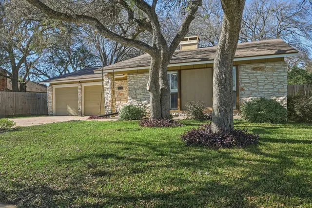 $2,250 | 5702 Lewood Drive, Austin, TX 78745