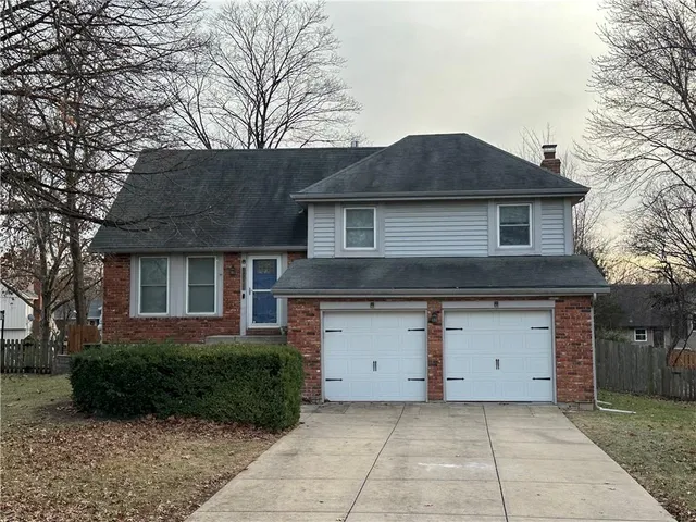 $350,000 | 2101 East Sheridan Bridge Lane, Olathe, KS 66062