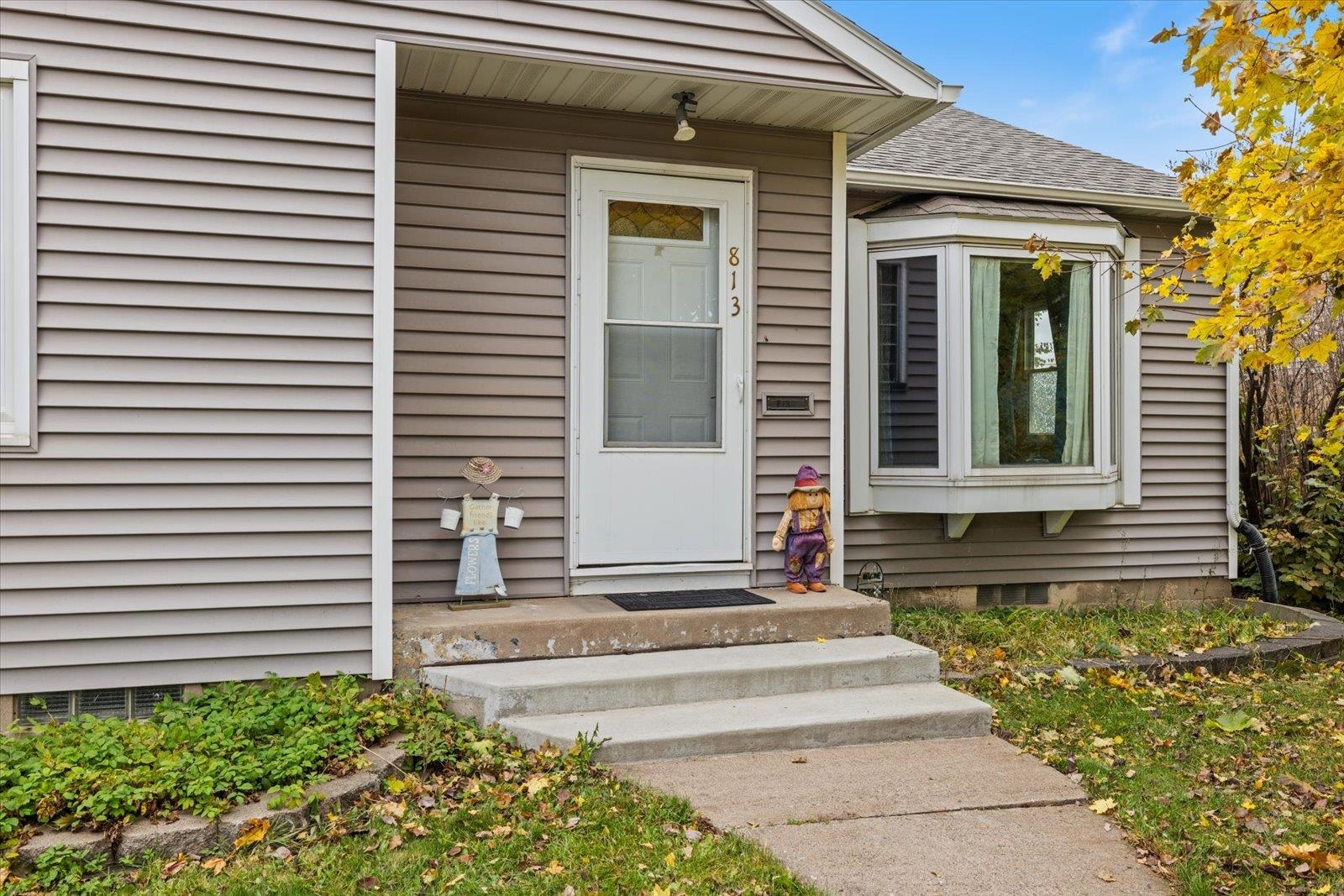 813 6th Street South Virginia, MN 55792 - Photo 12 of 44 Property entrance with crawl space and roof with shingles