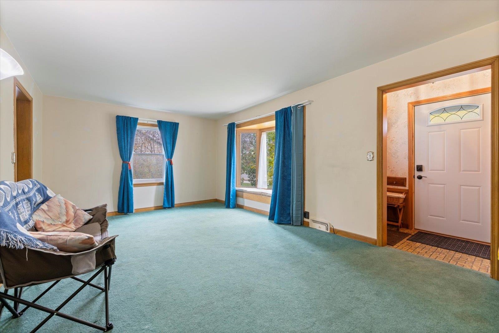 813 6th Street South Virginia, MN 55792 - Photo 28 of 44 Sitting room with carpet flooring and baseboards