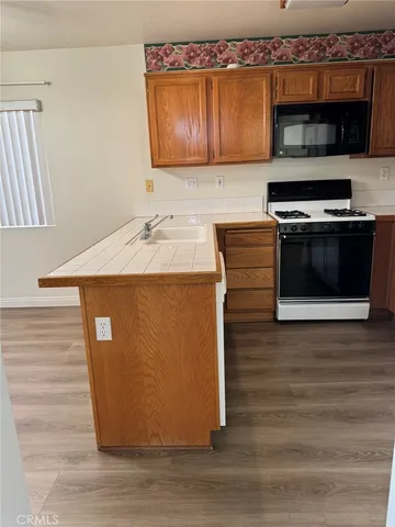 $2,400 | 831 Balsam Way, Hemet, CA 92545