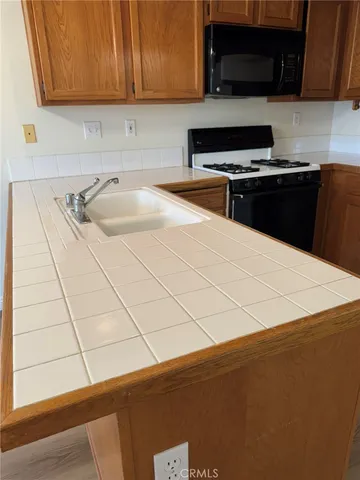 $2,400 | 831 Balsam Way, Hemet, CA 92545